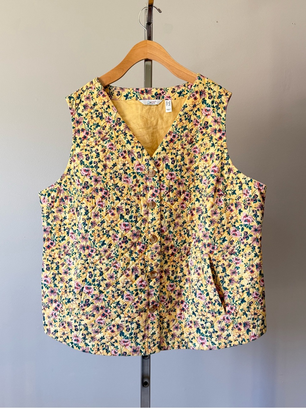 CHALECO ACOLCHADO FLORAL - DENIM & CO. (1X)